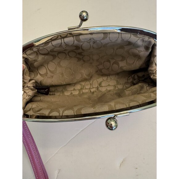 Coach Soho Kisslock Pretty in Pink Leather Wristlet Clutch Purse 8x4x1” EUC - Picture 5 of 11